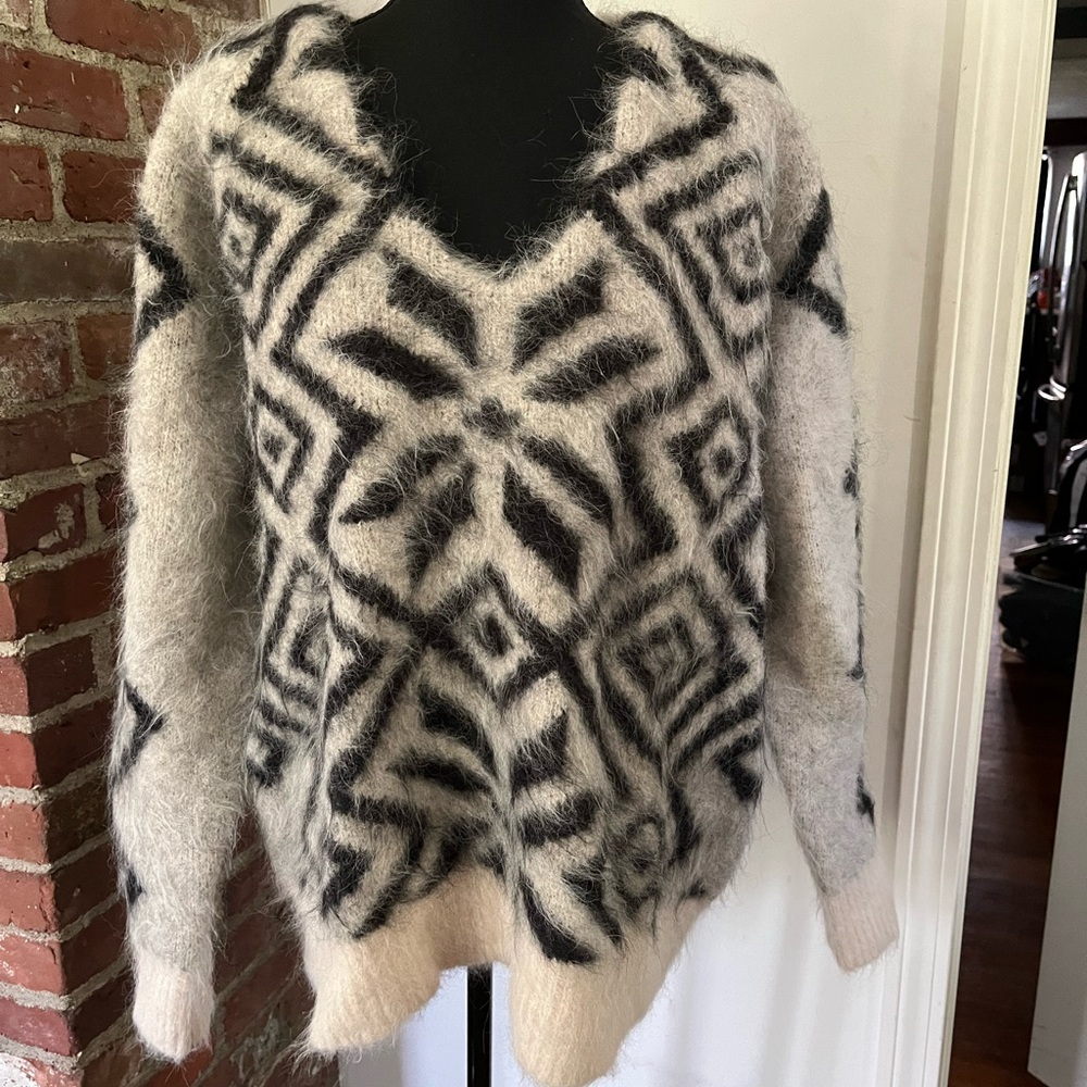 Collection snowflake V-neck sweater new with tags